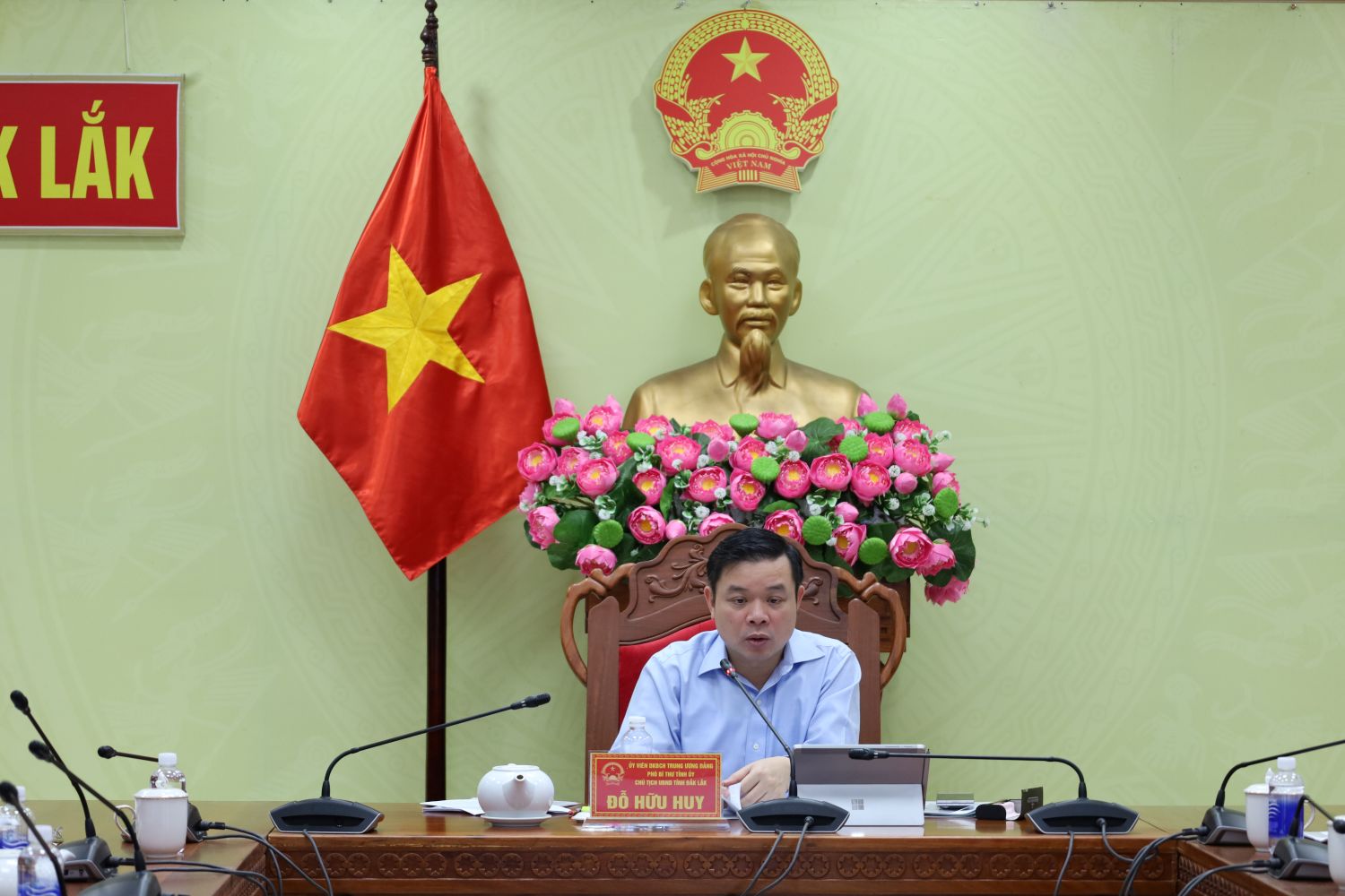 Chủ tịch UBND tỉnh Đỗ Hữu Huy kết luận cuộc họp